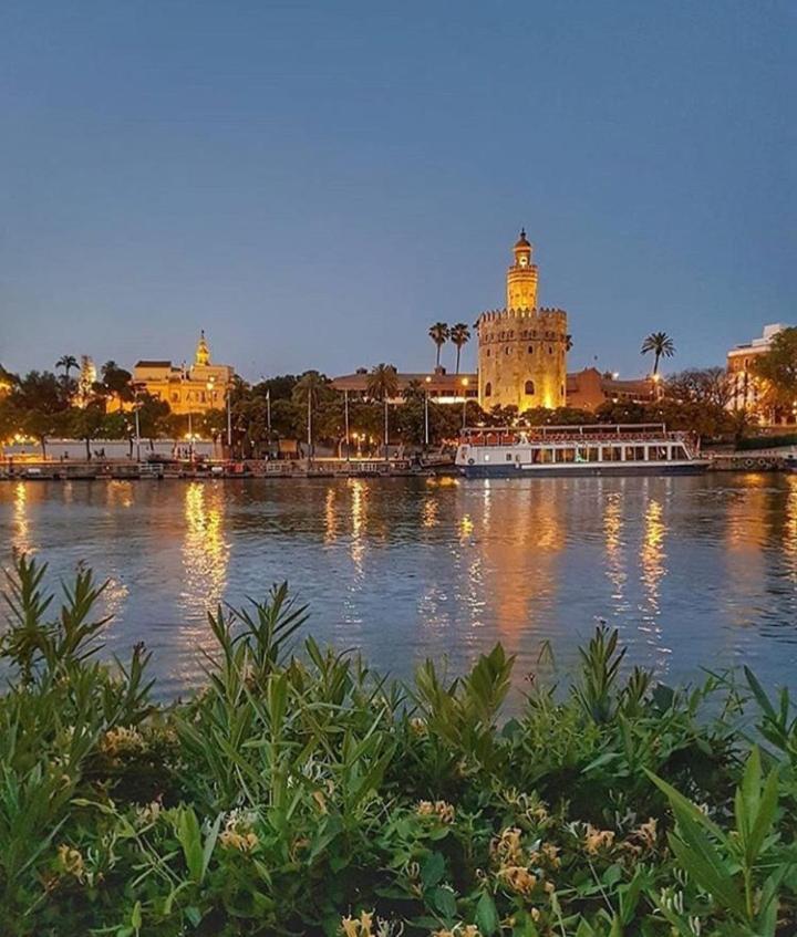 Apartamento Con Vistas Al Rio Guadalquivir En Triana, Sevilla Екстер'єр фото