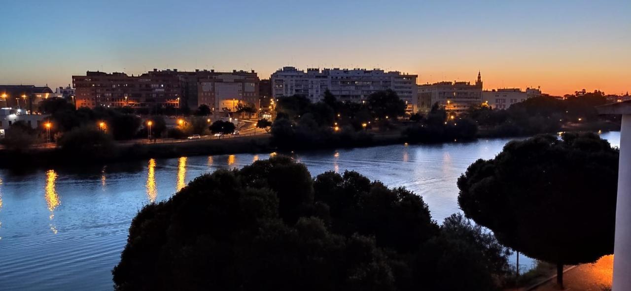 Apartamento Con Vistas Al Rio Guadalquivir En Triana, Sevilla Екстер'єр фото